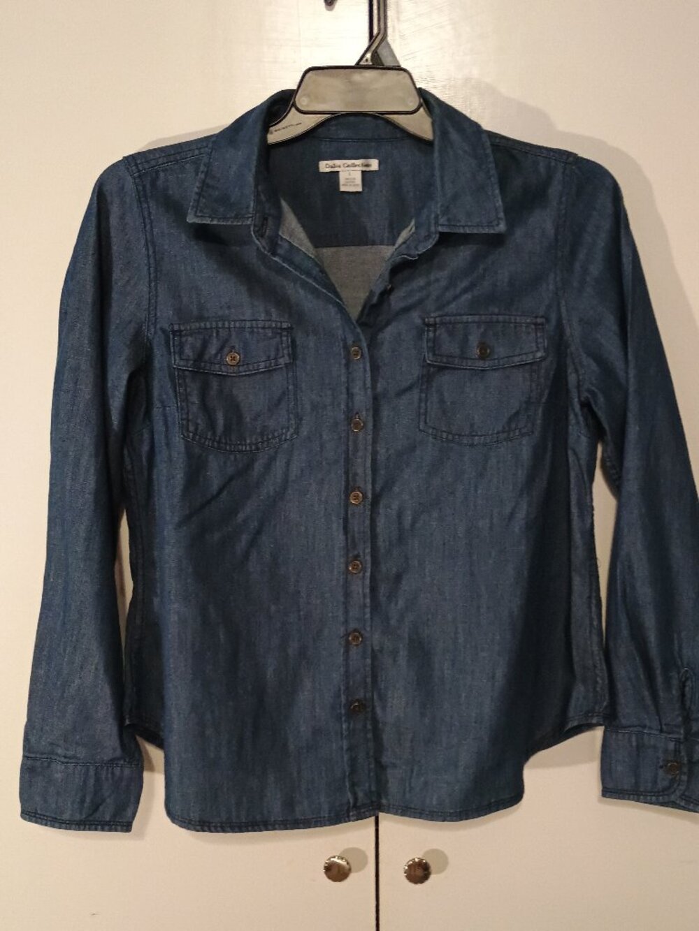 Dalia Collection Women’s L Dark Wash Chambray Denim Button Down Shirt - Picture 2 of 7